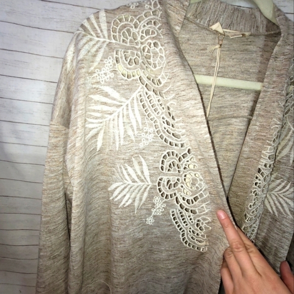 LOVESTITCH FLORAL CUTOUT DETAIL BEIGE DUSTER CARDIGAN W POCKETS, SZ SMALL - Picture 8 of 15